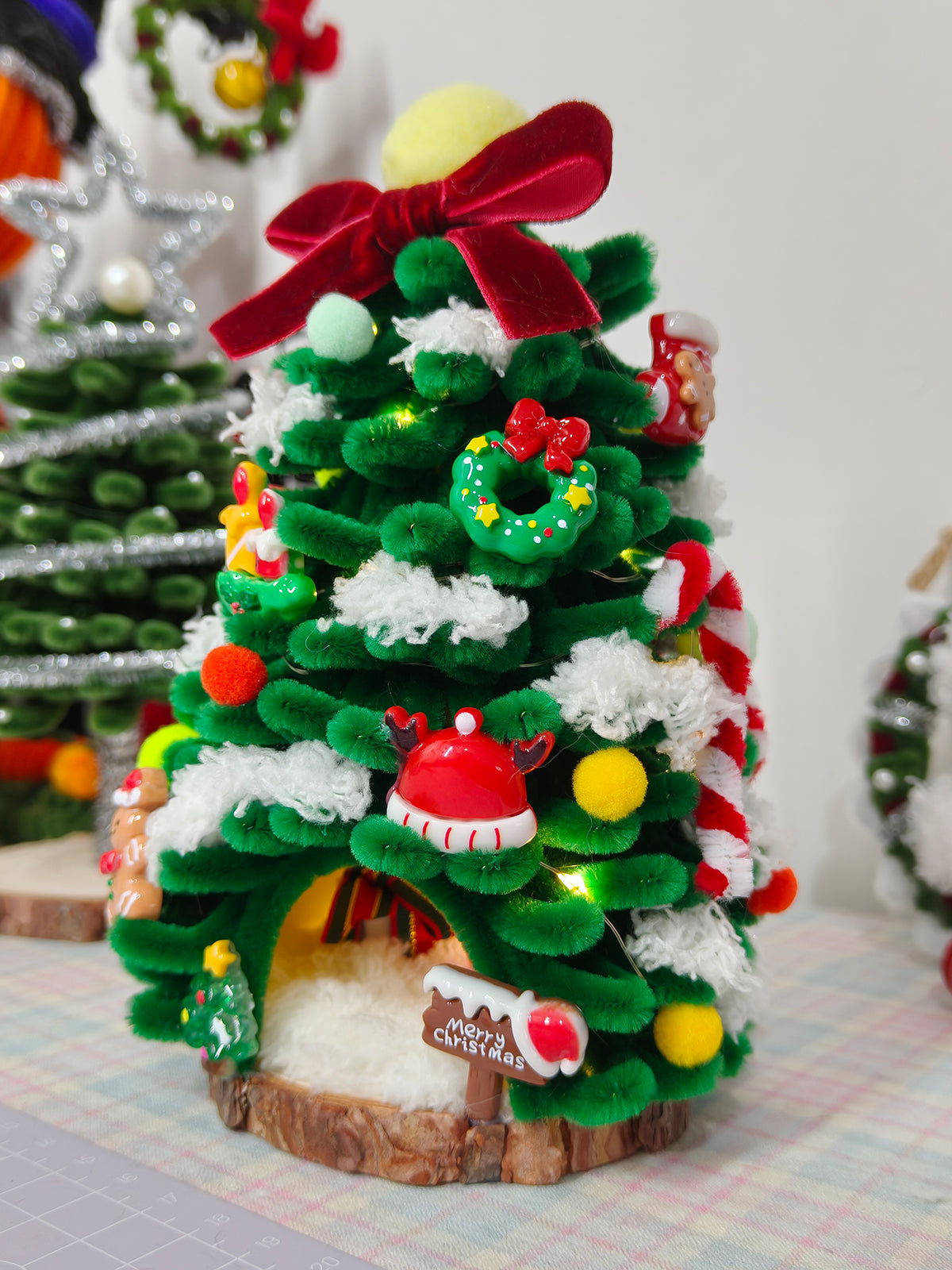Pipe Cleaner Christmas Snow House